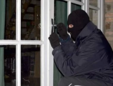 Απίστευτο: Έμπαιναν σε εξοχικά και έκλεβαν λάδι!